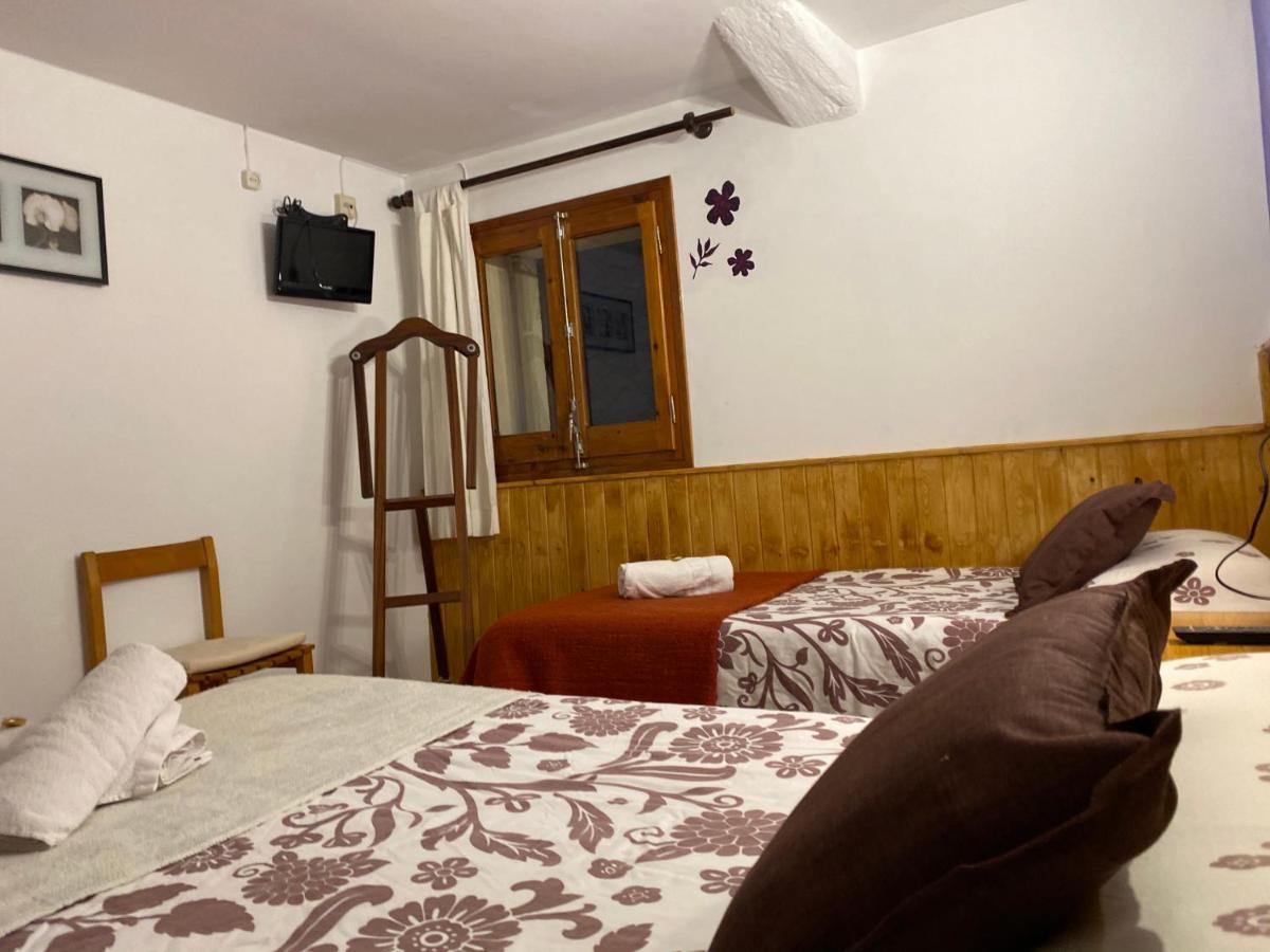 Hostal La Cuineta De Cal Triuet Gósol Exterior foto