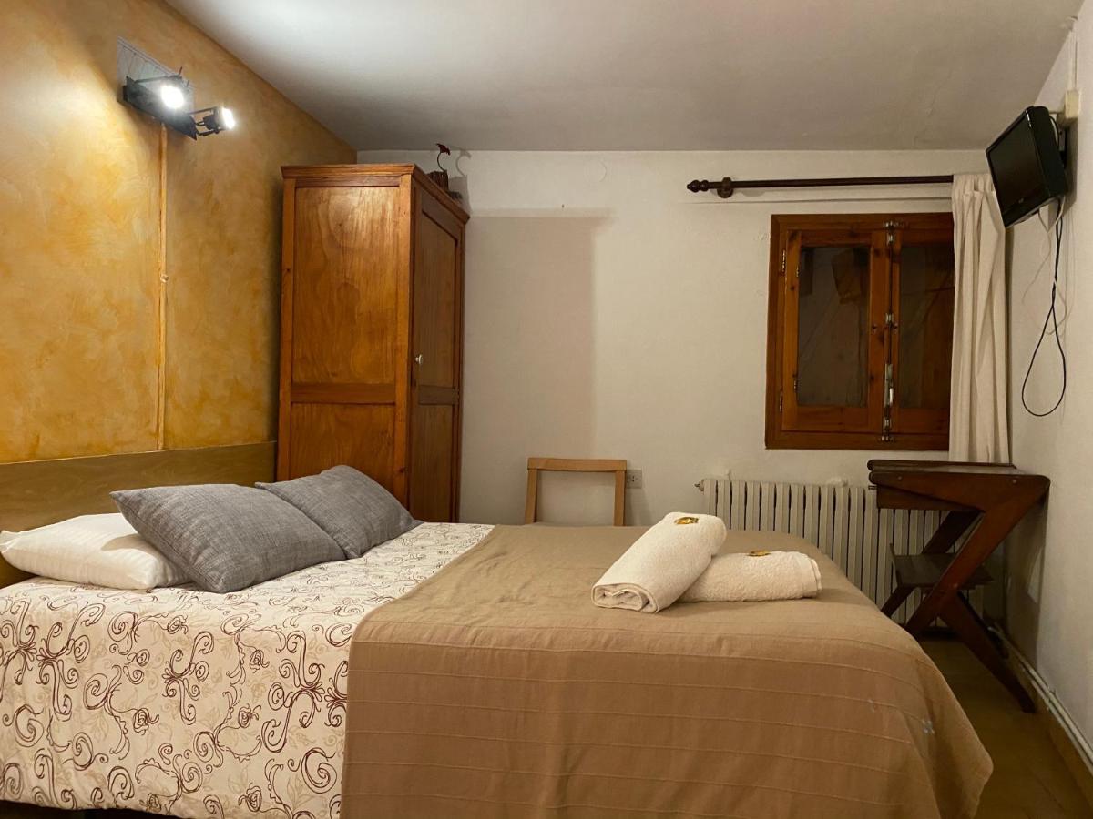Hostal La Cuineta De Cal Triuet Gósol Exterior foto