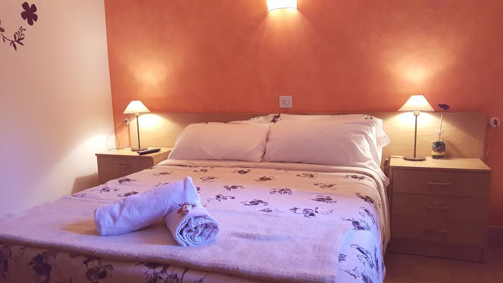 Hostal La Cuineta De Cal Triuet Gósol Exterior foto