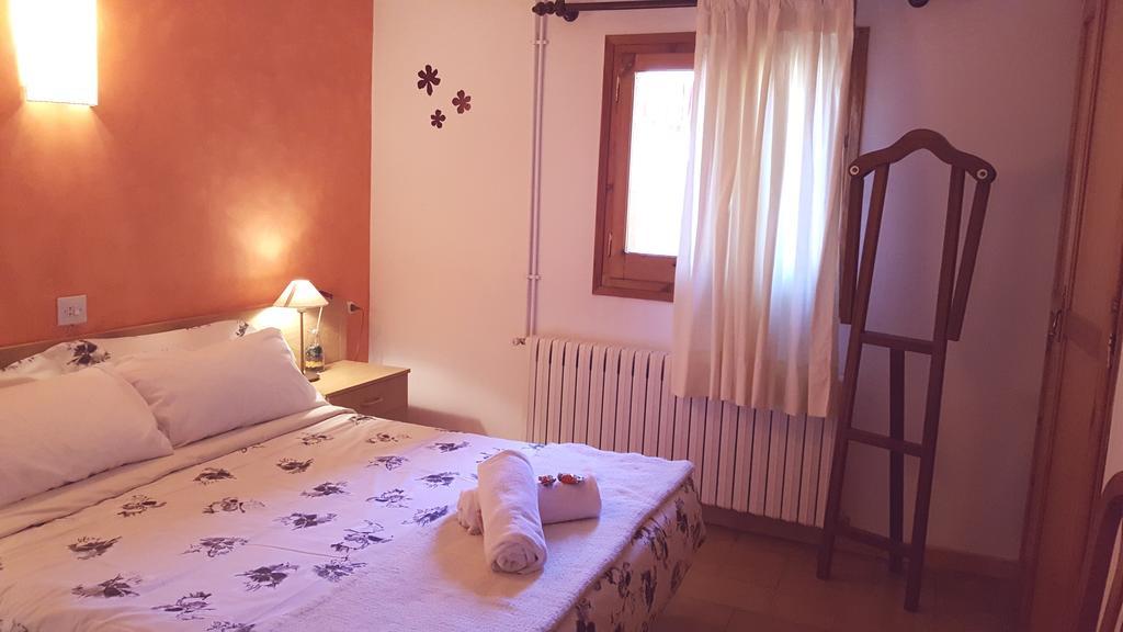 Hostal La Cuineta De Cal Triuet Gósol Exterior foto